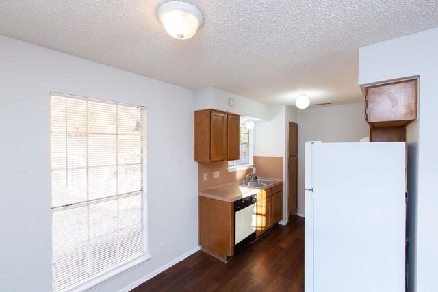 2102 Courtney ST A, Austin, TX 78745