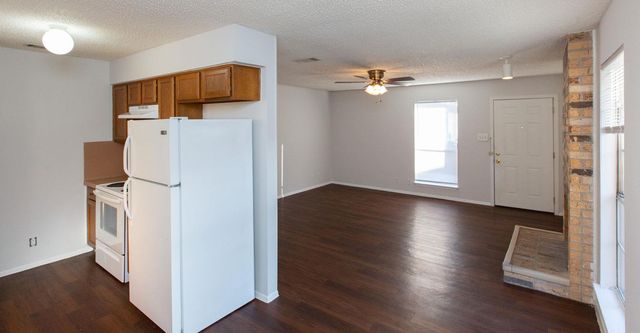 2102 Courtney ST A, Austin, TX 78745
