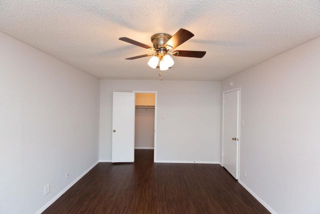 2102 Courtney ST A, Austin, TX 78745