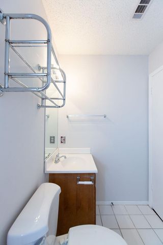 2102 Courtney ST A, Austin, TX 78745