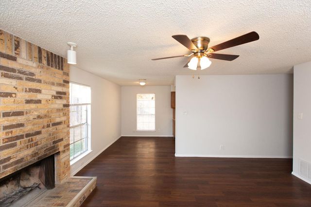 2102 Courtney ST A, Austin, TX 78745