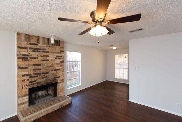 2102 Courtney ST A, Austin, TX 78745