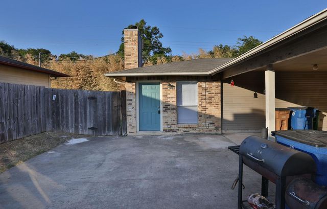 2102 Courtney ST A, Austin, TX 78745