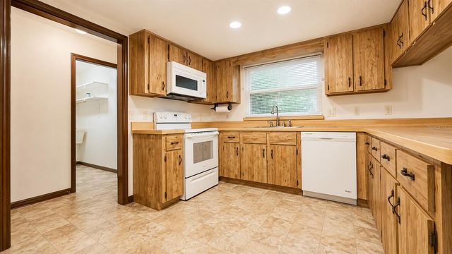 35025 RAINTREE DR, Fruitland Park, FL 34731