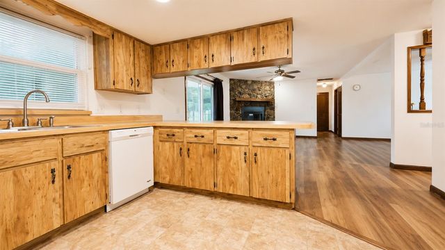 35025 RAINTREE DR, Fruitland Park, FL 34731