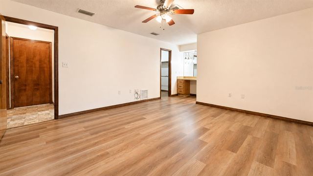 35025 RAINTREE DR, Fruitland Park, FL 34731