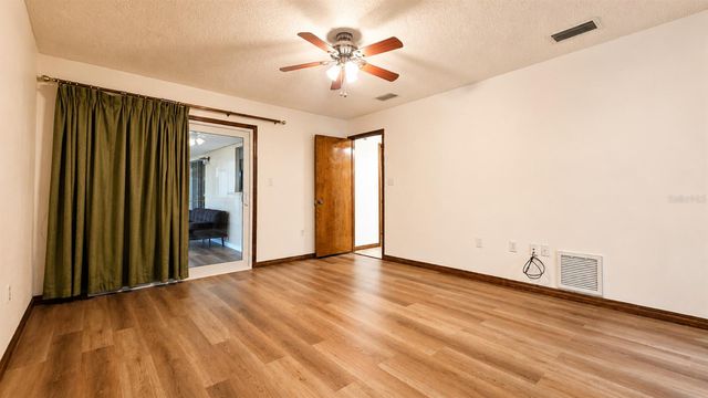 35025 RAINTREE DR, Fruitland Park, FL 34731