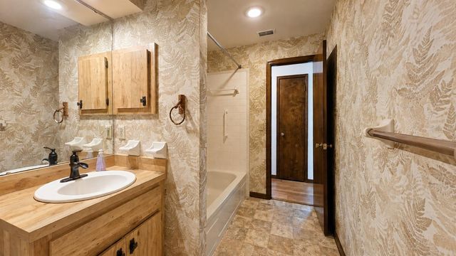 35025 RAINTREE DR, Fruitland Park, FL 34731