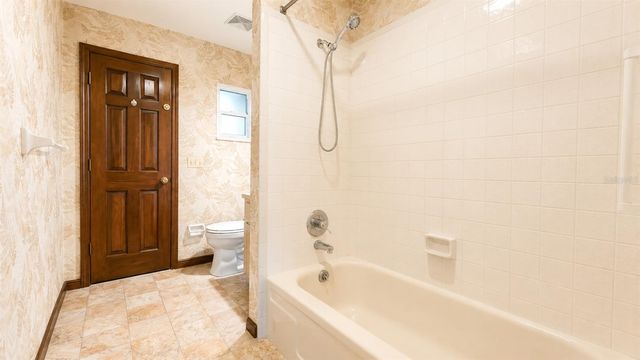 35025 RAINTREE DR, Fruitland Park, FL 34731