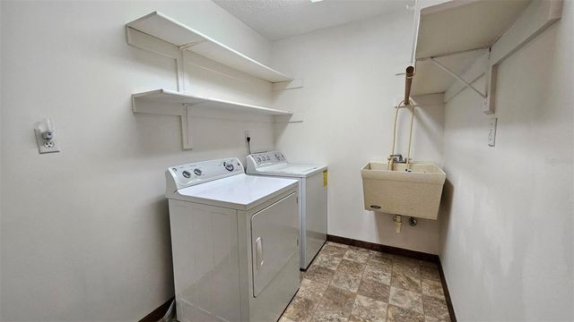 35025 RAINTREE DR, Fruitland Park, FL 34731