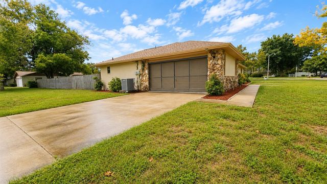 35025 RAINTREE DR, Fruitland Park, FL 34731