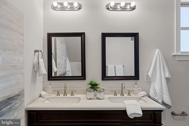 2039 E HAZZARD ST, Philadelphia, PA 19125