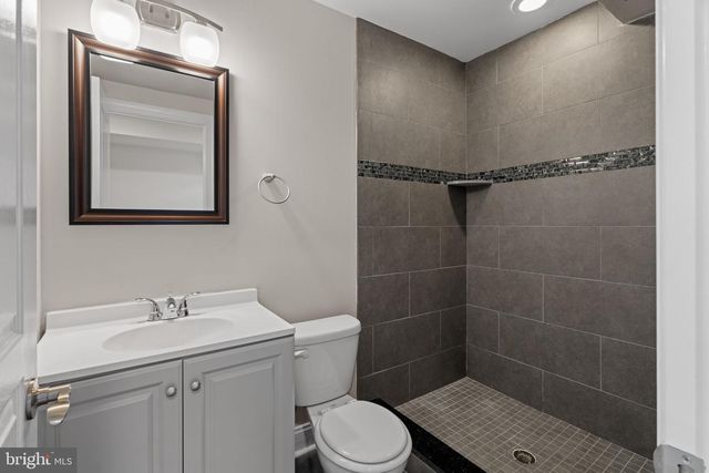 2039 E HAZZARD ST, Philadelphia, PA 19125