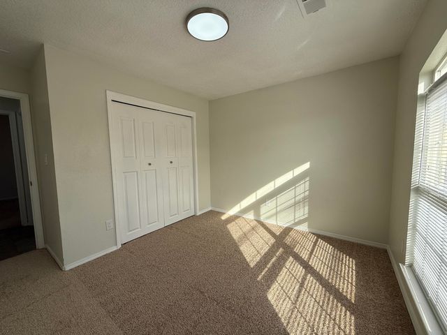 10267 Country Meadows Drive NW, Albuquerque, NM 87114