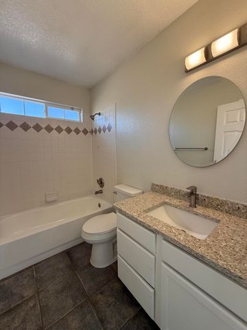10267 Country Meadows Drive NW, Albuquerque, NM 87114