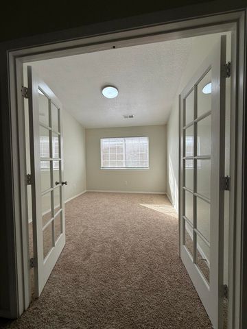 10267 Country Meadows Drive NW, Albuquerque, NM 87114