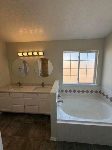 10267 Country Meadows Drive NW, Albuquerque, NM 87114