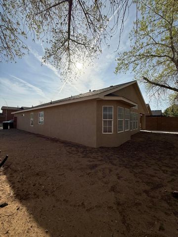 10267 Country Meadows Drive NW, Albuquerque, NM 87114