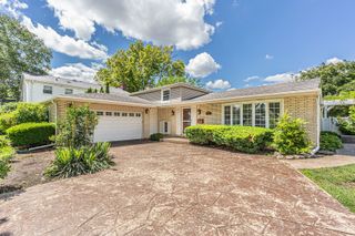 210 W Pickwick Road, Arlington Heights, IL 60005