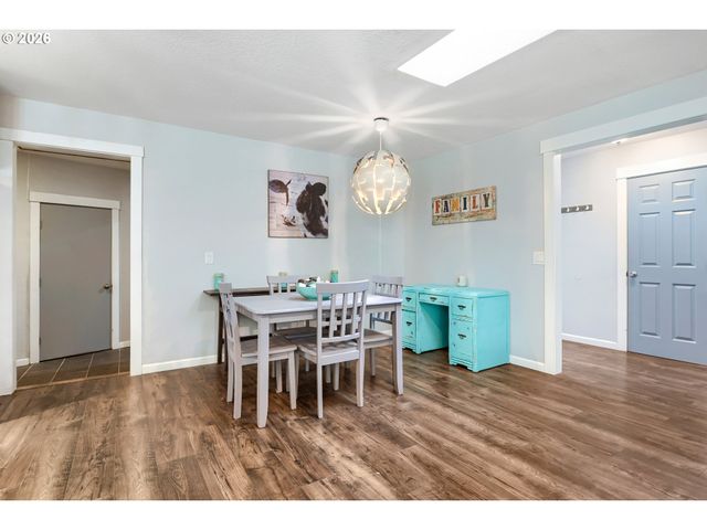 3817 Se Spruce St, Hillsboro, OR 97123