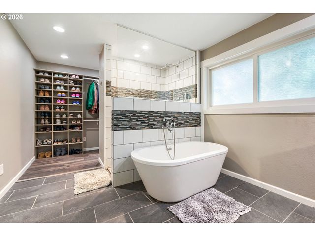 3817 Se Spruce St, Hillsboro, OR 97123