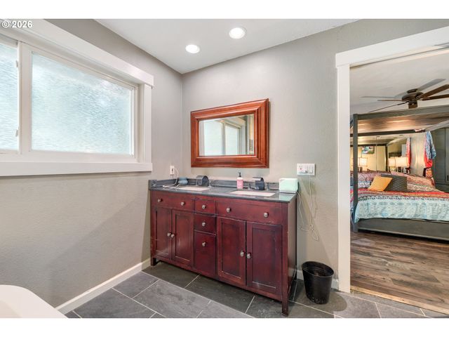 3817 Se Spruce St, Hillsboro, OR 97123