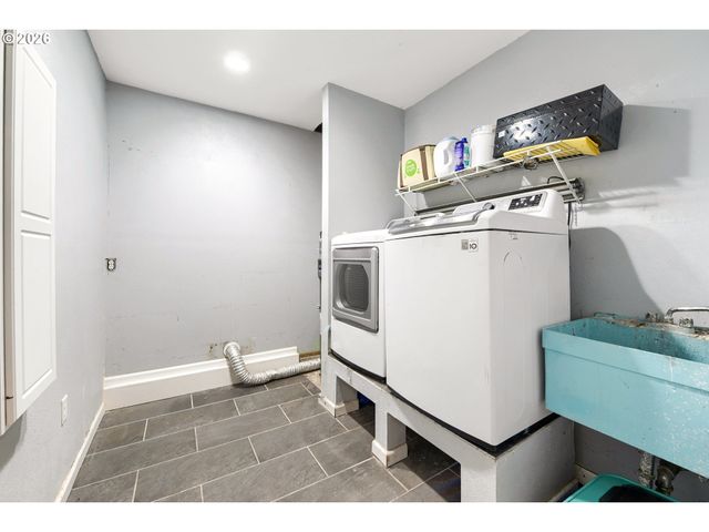 3817 Se Spruce St, Hillsboro, OR 97123