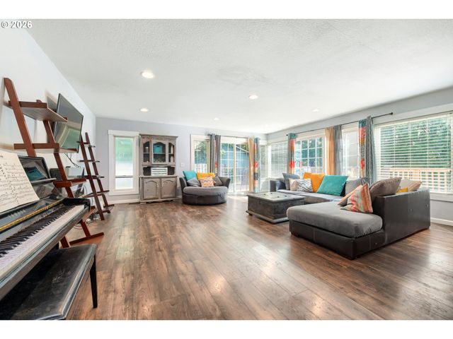 3817 Se Spruce St, Hillsboro, OR 97123