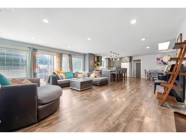 3817 Se Spruce St, Hillsboro, OR 97123