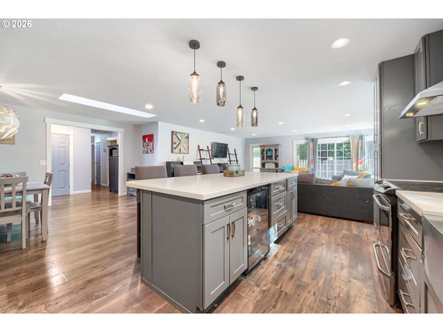 3817 Se Spruce St, Hillsboro, OR 97123