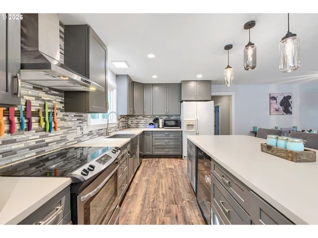 3817 Se Spruce St, Hillsboro, OR 97123