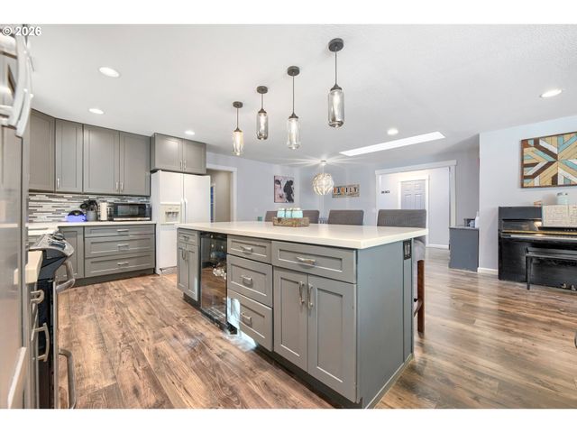 3817 Se Spruce St, Hillsboro, OR 97123