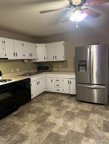 230 Valley Drive, Farmington, MO 63640
