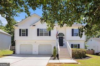 6195 QUEENSDALE Drive, Douglasville, GA 30135