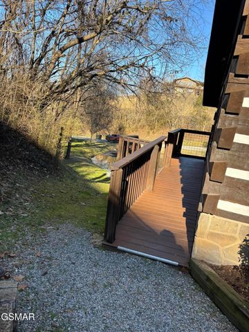 448 Hideaway Ridge Circle, Sevierville, TN 37862