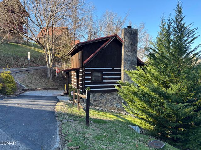 448 Hideaway Ridge Circle, Sevierville, TN 37862