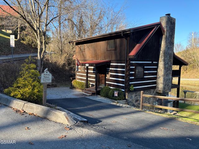 448 Hideaway Ridge Circle, Sevierville, TN 37862