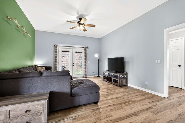 1709 Thomas Ct, Murfreesboro, TN 37127