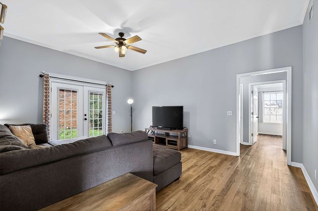 1709 Thomas Ct, Murfreesboro, TN 37127