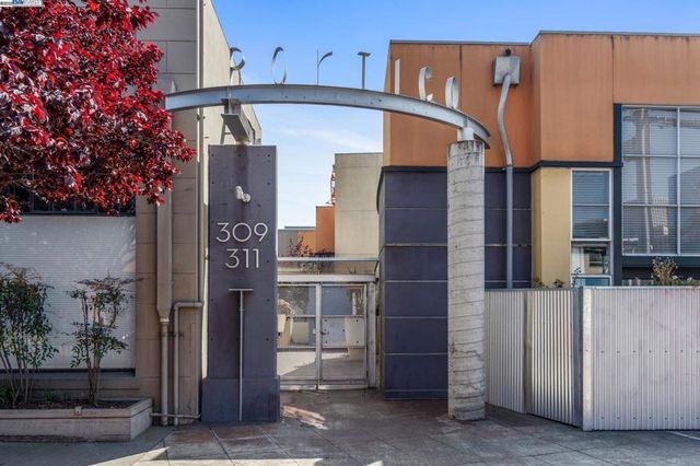 311 4th St 301, Oakland, CA 94607