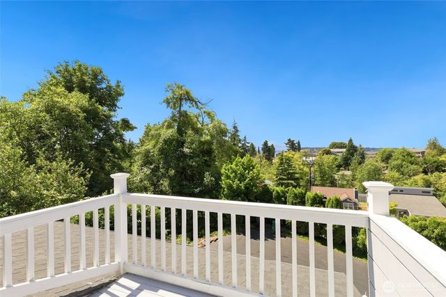 10129 63rd Place W, Mukilteo, WA 98275