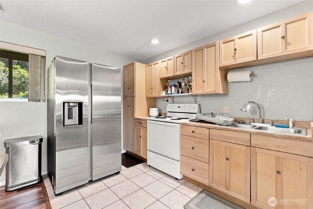 10129 63rd Place W, Mukilteo, WA 98275