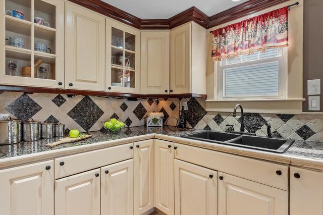 282 Boutelle St, Fitchburg, MA 01420
