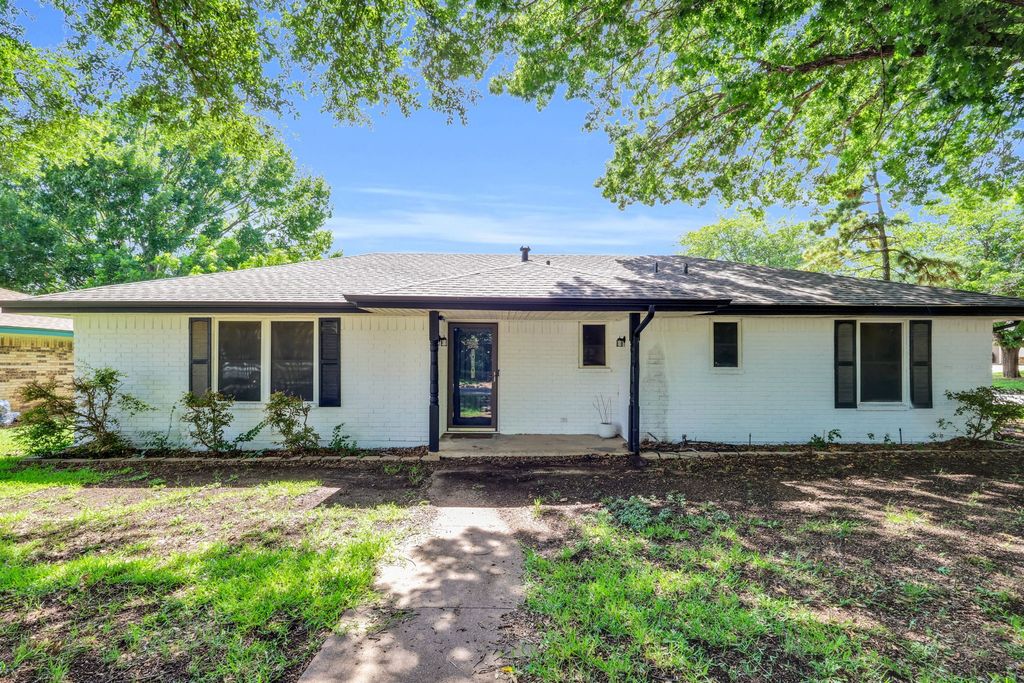 1511 Hillside Drive, Midlothian, TX 76065