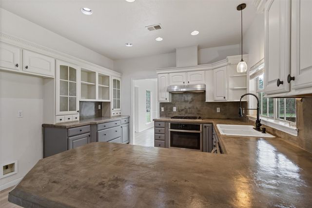 31119 S High Meadow Circle, Magnolia, TX 77355