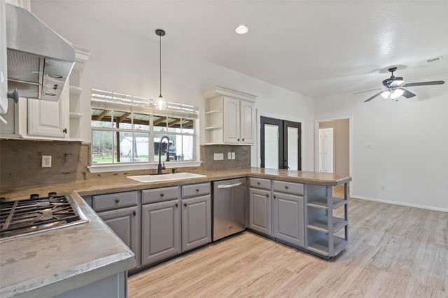 31119 S High Meadow Circle, Magnolia, TX 77355