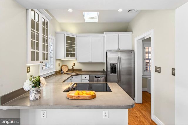 100 E MAPLE ST, Alexandria, VA 22301