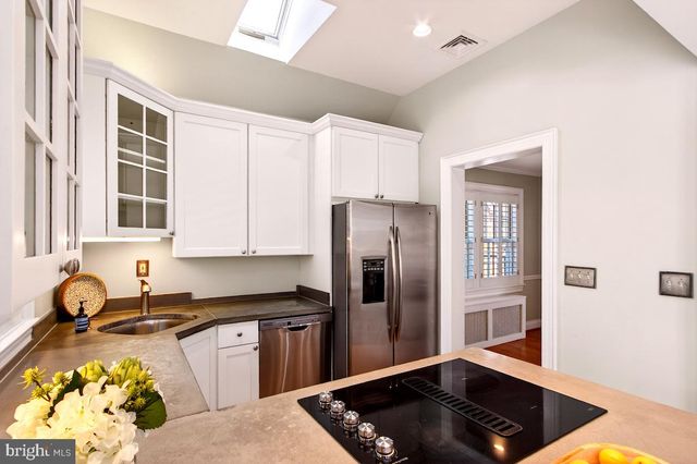 100 E MAPLE ST, Alexandria, VA 22301