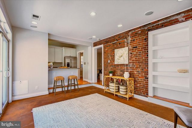 100 E MAPLE ST, Alexandria, VA 22301