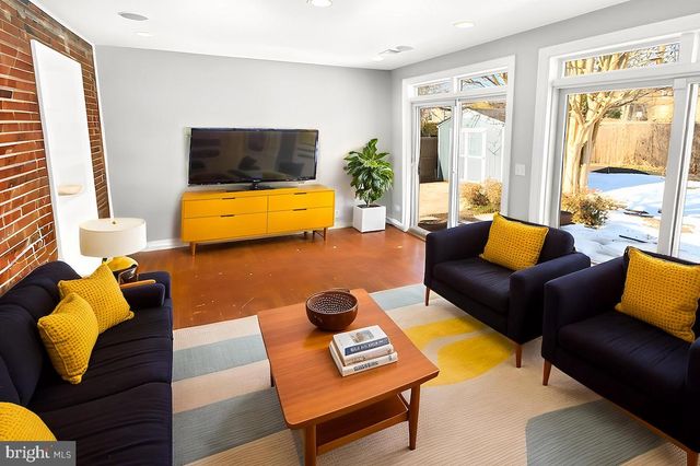 100 E MAPLE ST, Alexandria, VA 22301